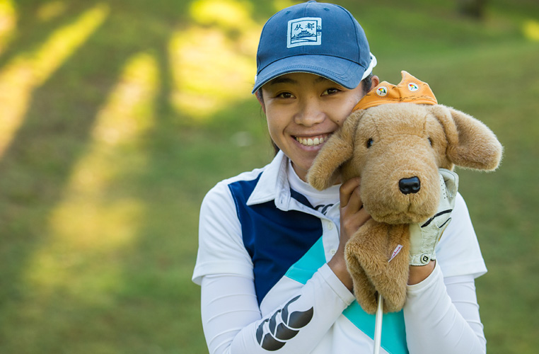 20/09/2016 Ladies European Tour 2016: Andaluca Costa del Sol Open de Espaa Femenino, Aloha Golf Club, Marbella, Spain 22-25 Sept. Defending champion, Connie Chen of South Africa, with her headcover during a practice round. Credit: Tristan Jones