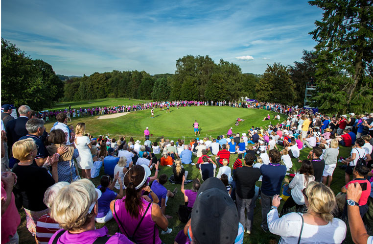 11/09/2016 Ladies European Tour 2016: ISPS HANDA Ladies European Masters, Golf Club Hubbelrath, Dusseldorf 8-11 September. A general view of the 18th green during the final round. Credit: Tristan Jones