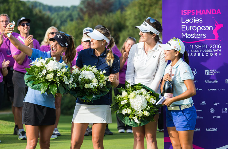 11/09/2016 Ladies European Tour 2016: ISPS HANDA Ladies European Masters, Golf Club Hubbelrath, Dusseldorf 8-11 September. Belen Mozo takes a selfie with Camilla Lennarth, Sandra Gal and In-Kyung Kim during the presentation ceremony. Credit: Tristan Jones