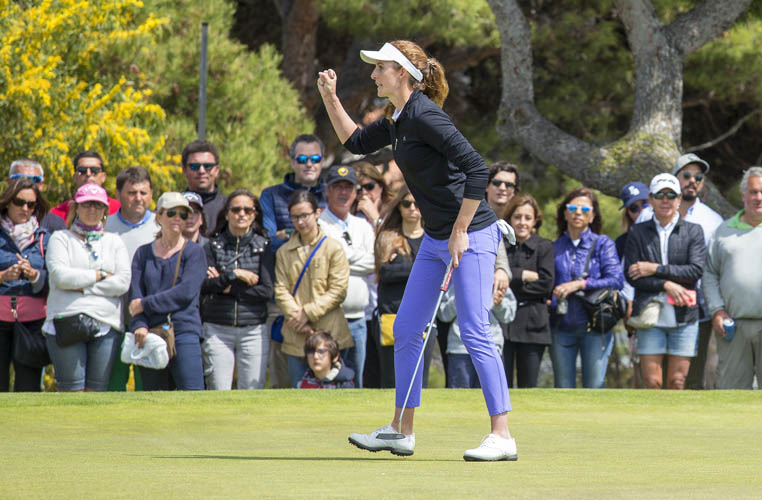 23/04/2017 Ladies European Tour 2017: Estrella Damm Mediterranean Ladies Open, Club De Golf Terramar, Sitges, Barcelona Spain. 20-23 April 2017. Florentyna Parker of England celebrates as her putt drops into the hole on the 4th playoff hole. Credit: Tristan Jones