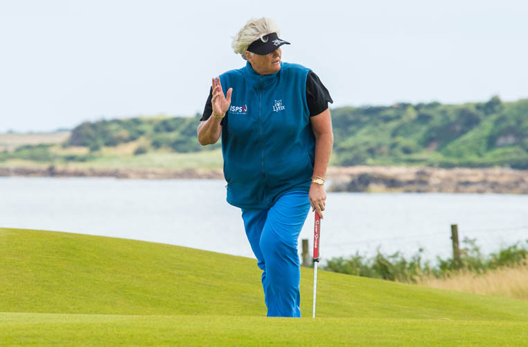 31/07/2017 Ladies European Tour 2017: Ricoh Women's British Open, Final Qualifier. The Castle Course, St Andrews, Fife. Scotland 31 July 2017. Laura Davies of England thanks the gallery on the 18th green. Credit: Tristan Jones.